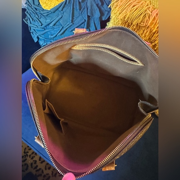 AUTHENTIC LOUIS VUITTON “Alma” purse - bottom damaged - Picture 8 of 16